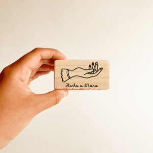 Timbre · Hecho a mano · mano